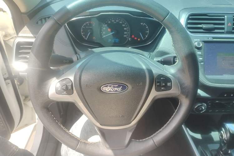Used Ford Escort 2017 Happiness Edition 1.5L Automatic Fashion Version Steering Wheel