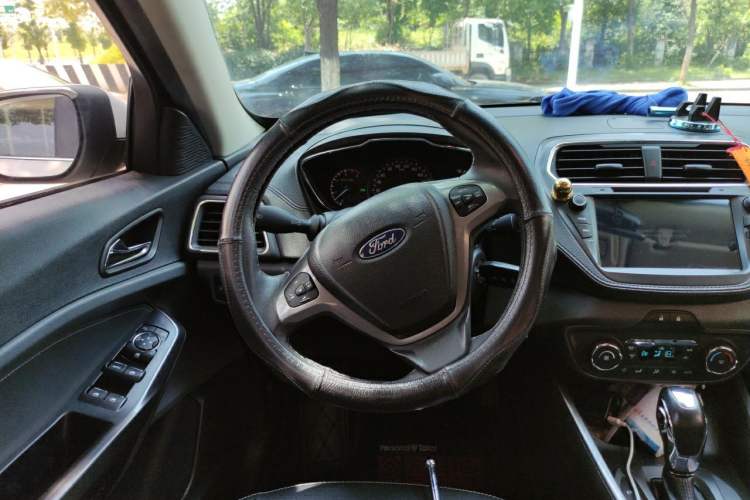 Used Ford Escort 2017 Happiness Edition 1.5L Automatic Fashion Version Steering Wheel
