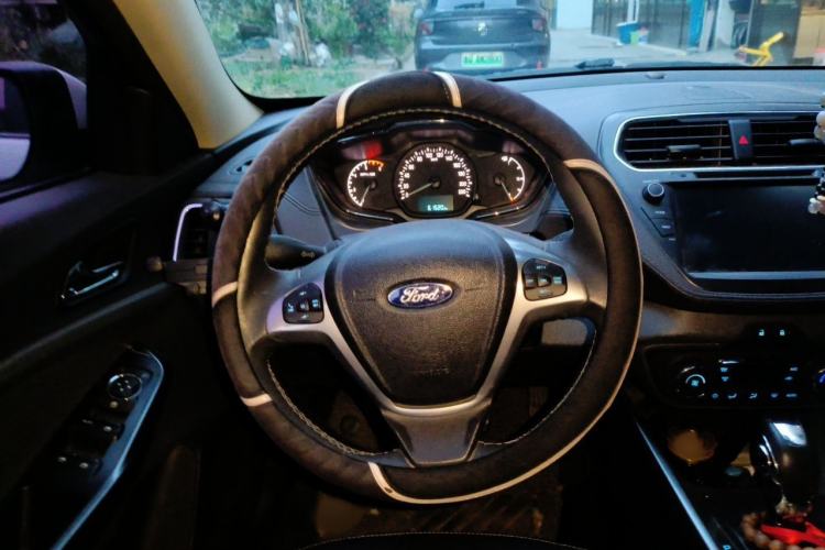 Used Ford Escort 2017 Happiness Edition 1.5L Automatic Fashion Version Steering Wheel