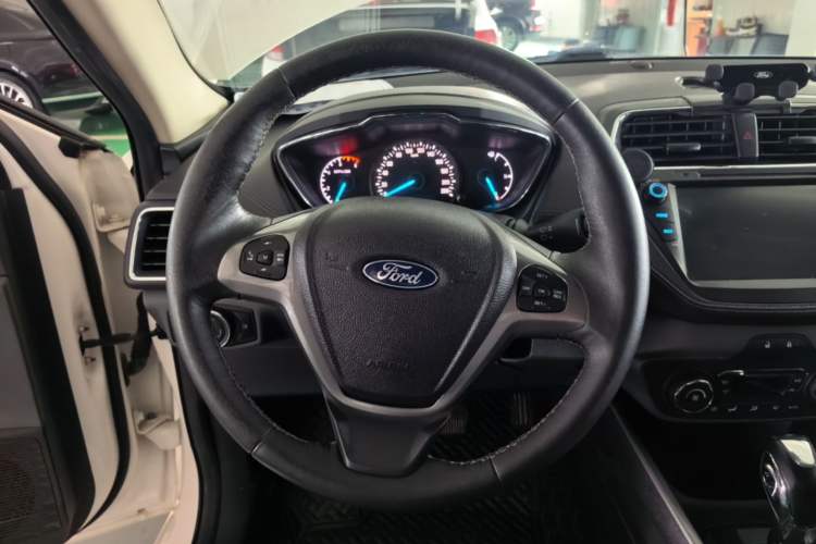 Used Ford Escort 2017 Happiness Edition 1.5L Automatic Fashion Version Steering Wheel