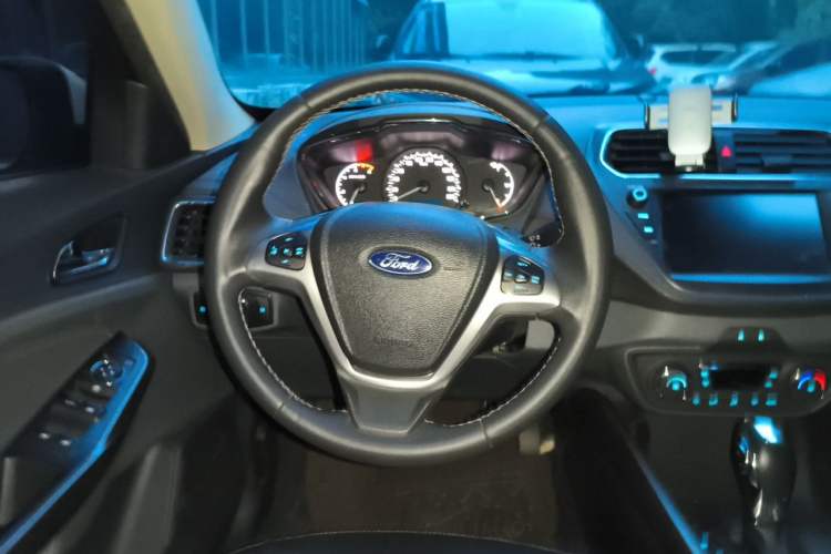 Used Ford Escort 2017 Happiness Edition 1.5L Automatic Fashion Version Steering Wheel