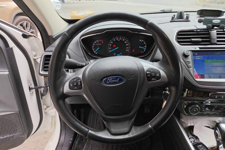 Used Ford Escort 2017 Happiness Edition 1.5L Automatic Fashion Version Steering Wheel