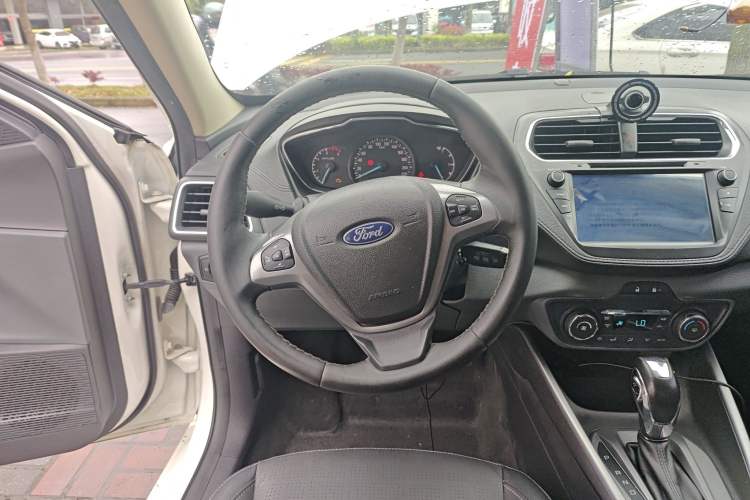 Used Ford Escort 2017 Happiness Edition 1.5L Automatic Fashion Version Steering Wheel
