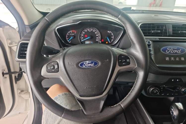 Used Ford Escort 2017 Happiness Edition 1.5L Automatic Fashion Version Steering Wheel
