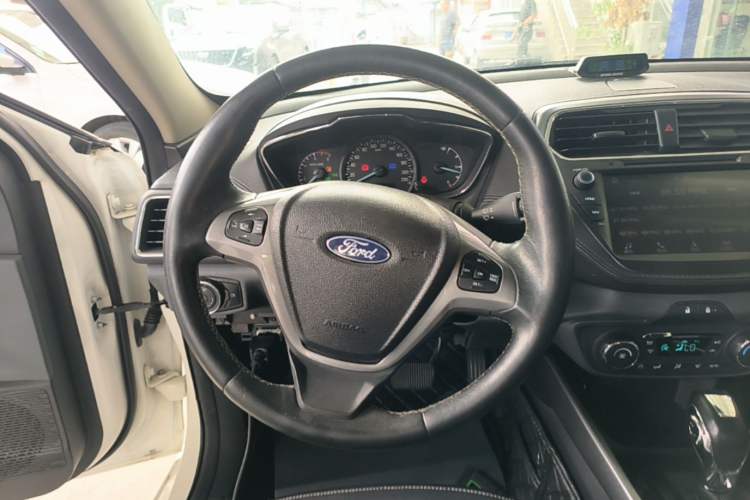 Used Ford Escort 2017 Happiness Edition 1.5L Automatic Fashion Version Steering Wheel