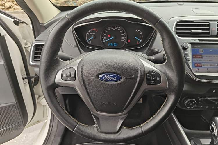 Used Ford Escort 2017 Happiness Edition 1.5L Automatic Fashion Version Steering Wheel
