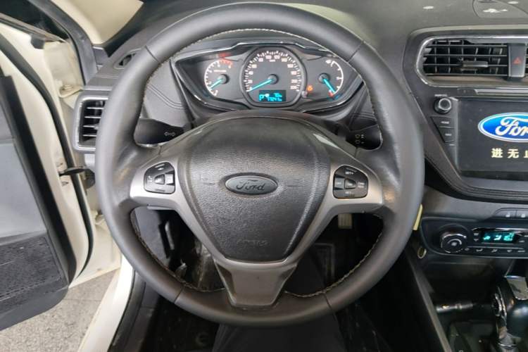 Used Ford Escort 2017 Happiness Edition 1.5L Automatic Fashion Version Steering Wheel