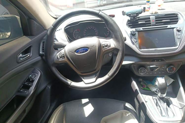 Used Ford Escort 2017 Happiness Edition 1.5L Automatic Fashion Version Steering Wheel
