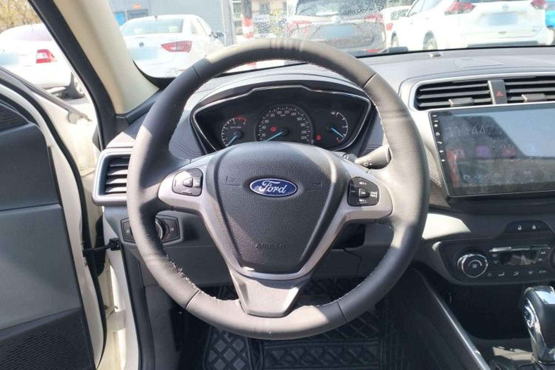 Used Ford Escort 2017 Happiness Edition 1.5L Automatic Fashion Version Steering Wheel