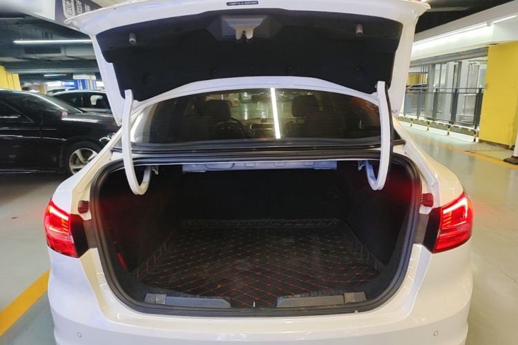 Used Ford Escort 2017 Happiness Edition 1.5L Automatic Fashion Version Trunk