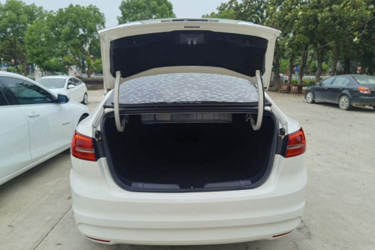 Used Ford Escort 2017 Happiness Edition 1.5L Automatic Fashion Version Trunk