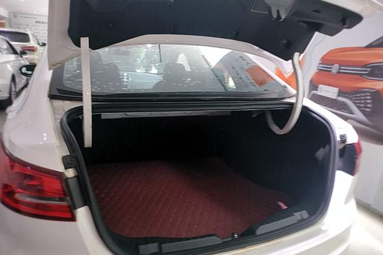 Used Ford Escort 2017 Happiness Edition 1.5L Automatic Fashion Version Trunk