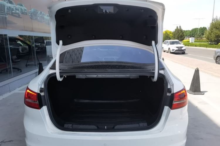Used Ford Escort 2017 Happiness Edition 1.5L Automatic Fashion Version Trunk