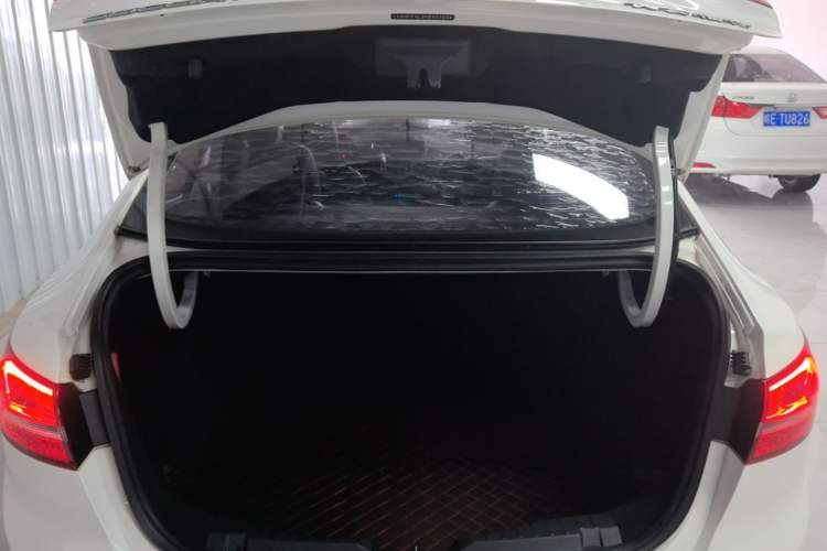 Used Ford Escort 2017 Happiness Edition 1.5L Automatic Fashion Version Trunk