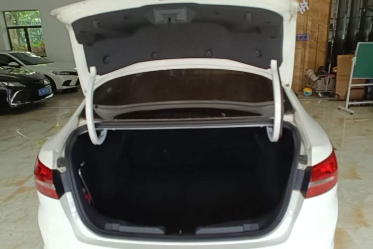 Used Ford Escort 2017 Happiness Edition 1.5L Automatic Fashion Version Trunk
