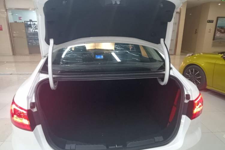 Used Ford Escort 2017 Happiness Edition 1.5L Automatic Fashion Version Trunk