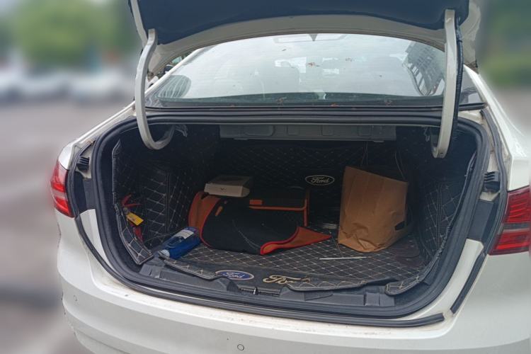 Used Ford Escort 2017 Happiness Edition 1.5L Automatic Fashion Version Trunk