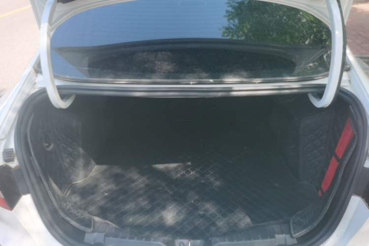 Used Ford Escort 2017 Happiness Edition 1.5L Automatic Fashion Version Trunk