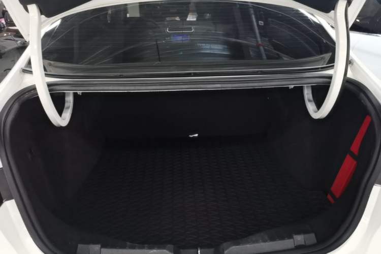 Used Ford Escort 2017 Happiness Edition 1.5L Automatic Fashion Version Trunk