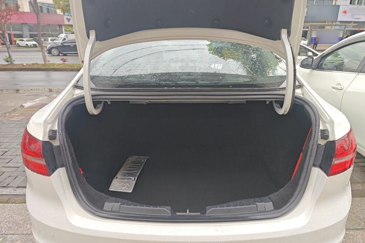 Used Ford Escort 2017 Happiness Edition 1.5L Automatic Fashion Version Trunk