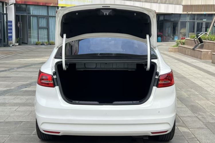 Used Ford Escort 2017 Happiness Edition 1.5L Automatic Fashion Version Trunk
