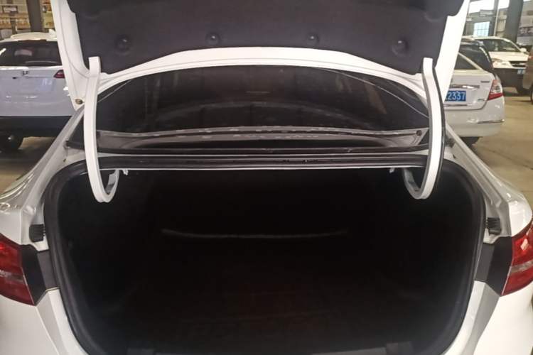 Used Ford Escort 2017 Happiness Edition 1.5L Automatic Fashion Version Trunk