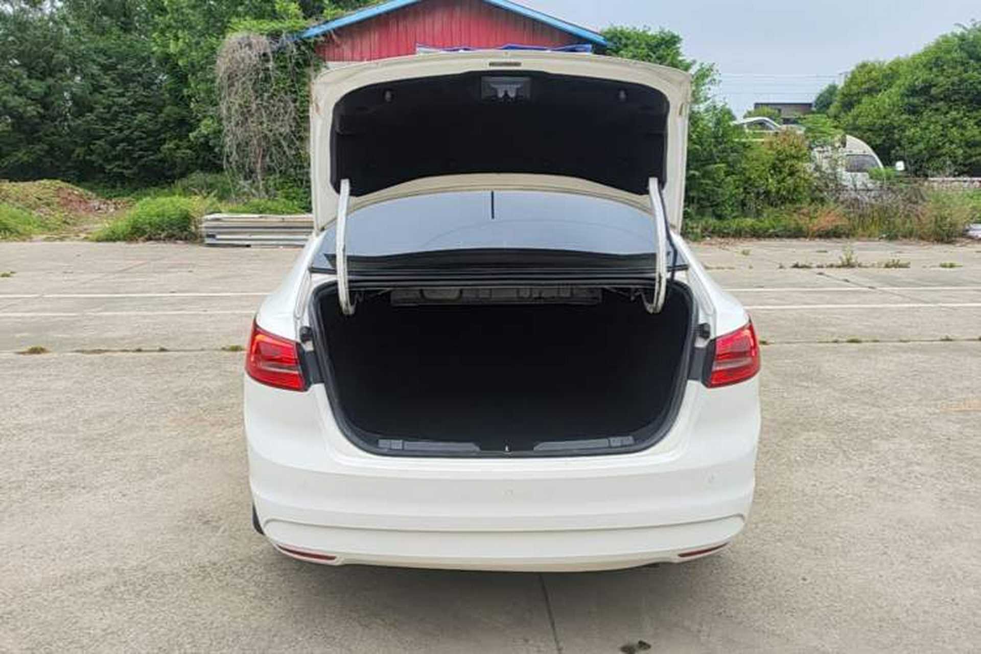 Used Ford Escort 2017 Happiness Edition 1.5L Automatic Fashion Version Trunk