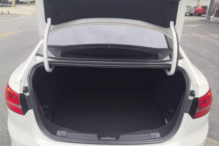 Used Ford Escort 2017 Happiness Edition 1.5L Automatic Fashion Version Trunk