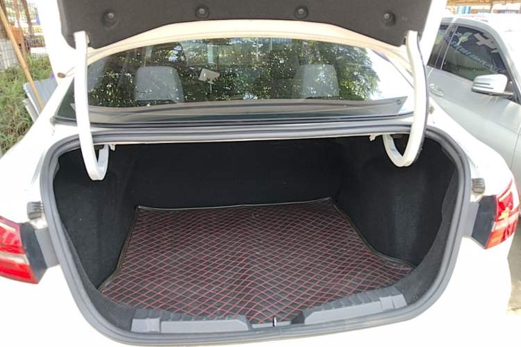 Used Ford Escort 2017 Happiness Edition 1.5L Automatic Fashion Version Trunk
