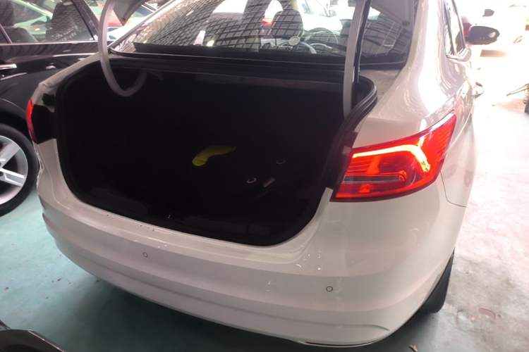 Used Ford Escort 2017 Happiness Edition 1.5L Automatic Fashion Version Trunk
