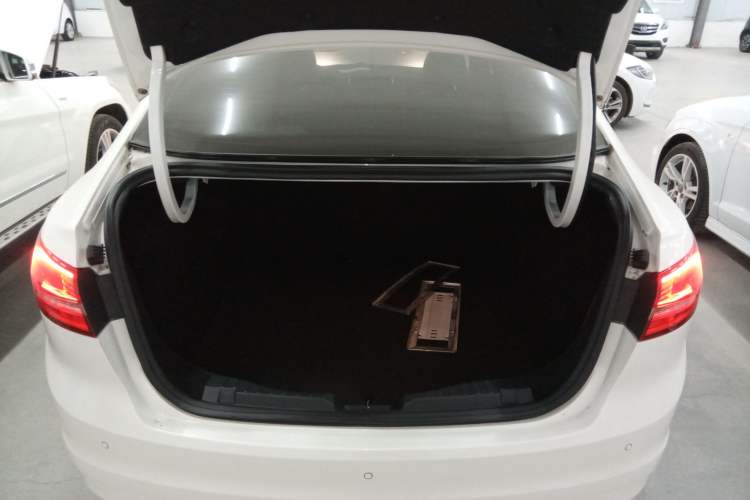 Used Ford Escort 2017 Happiness Edition 1.5L Automatic Fashion Version Trunk