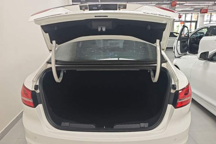 Used Ford Escort 2017 Happiness Edition 1.5L Automatic Fashion Version Trunk