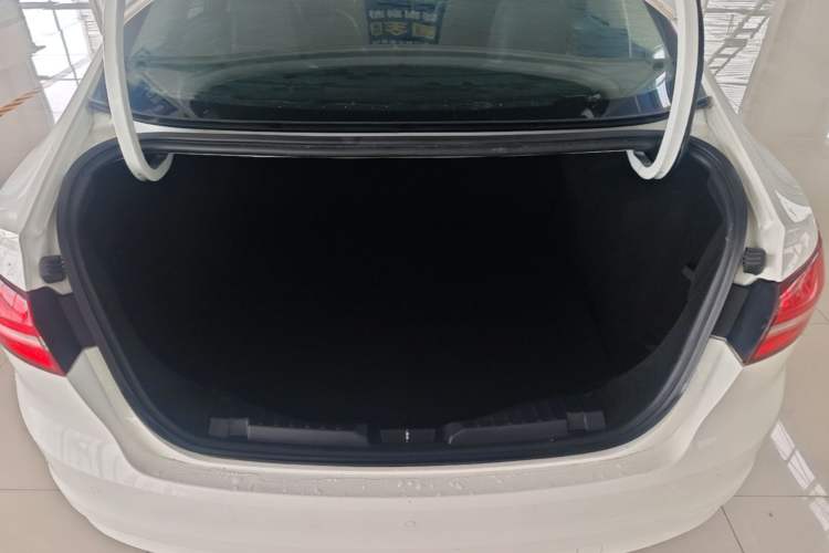 Used Ford Escort 2017 Happiness Edition 1.5L Automatic Fashion Version Trunk