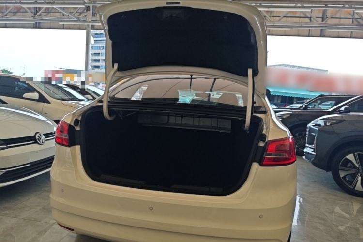 Used Ford Escort 2017 Happiness Edition 1.5L Automatic Fashion Version Trunk