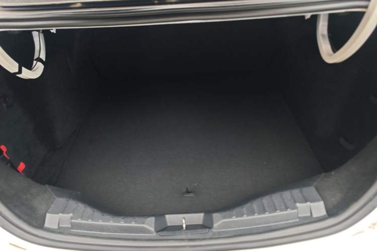 Used Ford Escort 2017 Happiness Edition 1.5L Automatic Fashion Version Trunk