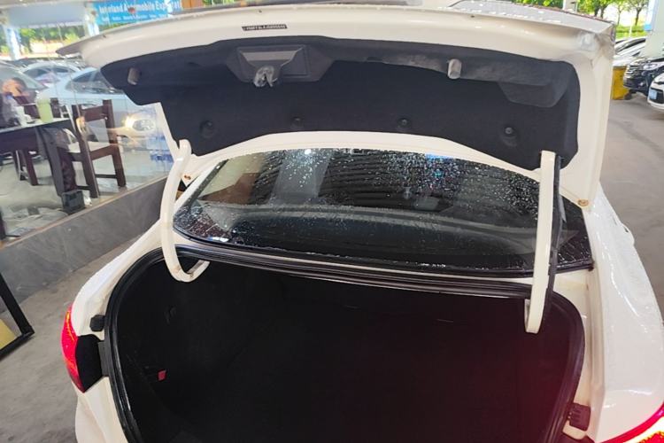 Used Ford Escort 2017 Happiness Edition 1.5L Automatic Fashion Version Trunk