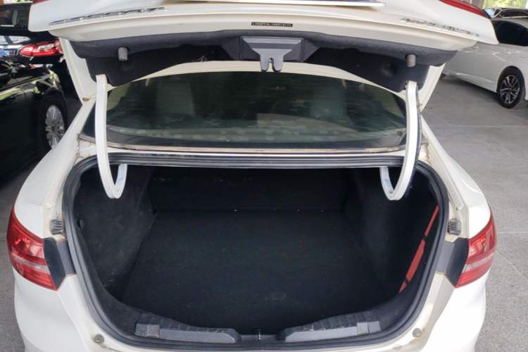 Used Ford Escort 2017 Happiness Edition 1.5L Automatic Fashion Version Trunk