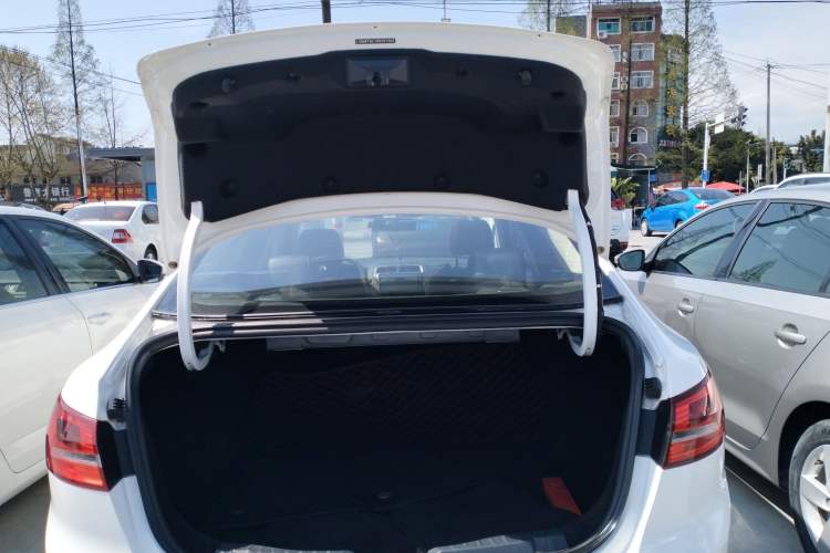 Used Ford Escort 2017 Happiness Edition 1.5L Automatic Fashion Version Trunk