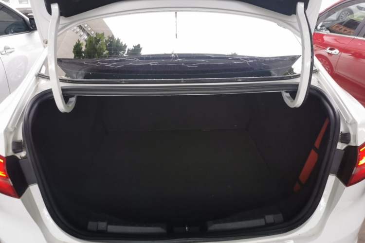 Used Ford Escort 2017 Happiness Edition 1.5L Automatic Fashion Version Trunk