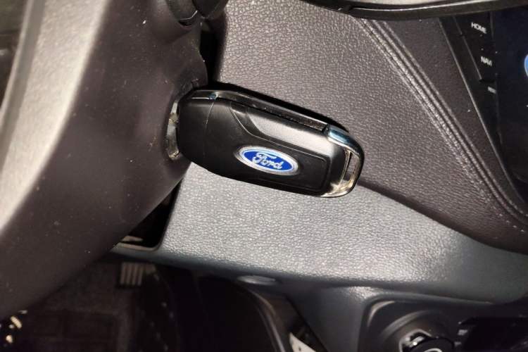 Used Ford Escort 2017 Happiness Edition 1.5L Automatic Fashion Version Vehicle Key