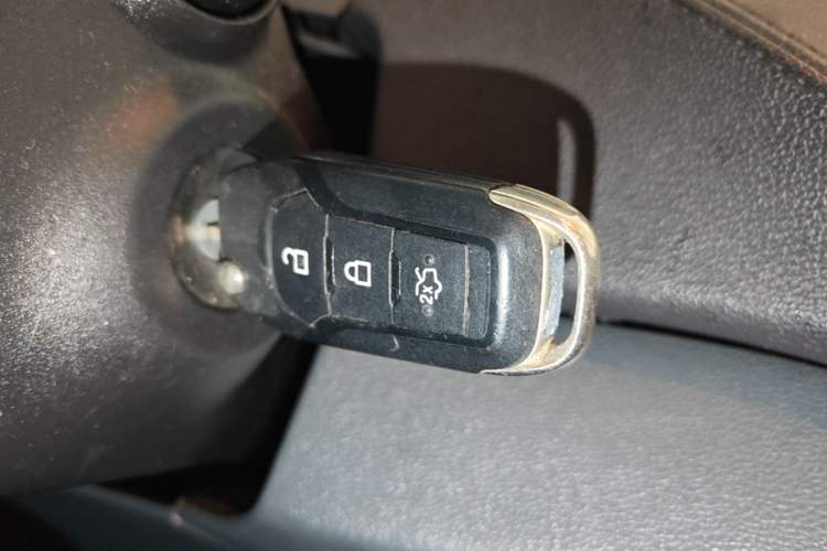 Used Ford Escort 2017 Happiness Edition 1.5L Automatic Fashion Version Vehicle Key