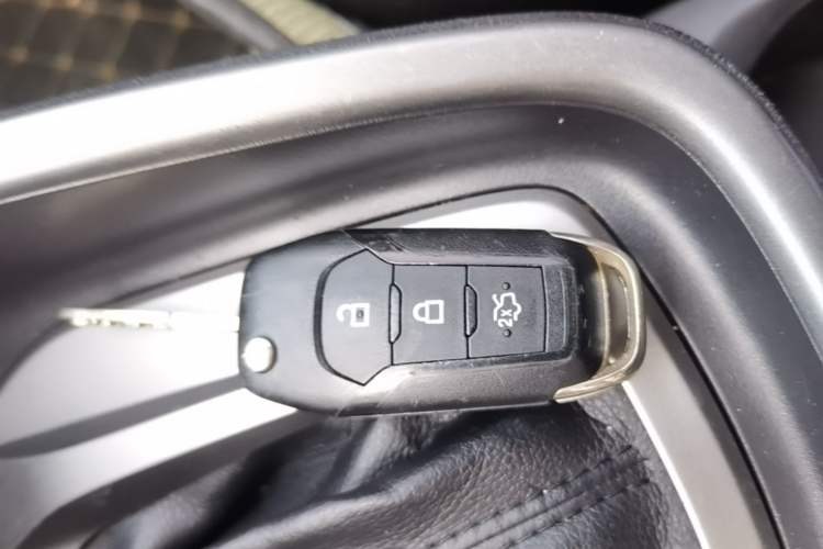 Used Ford Escort 2017 Happiness Edition 1.5L Automatic Fashion Version Vehicle Key