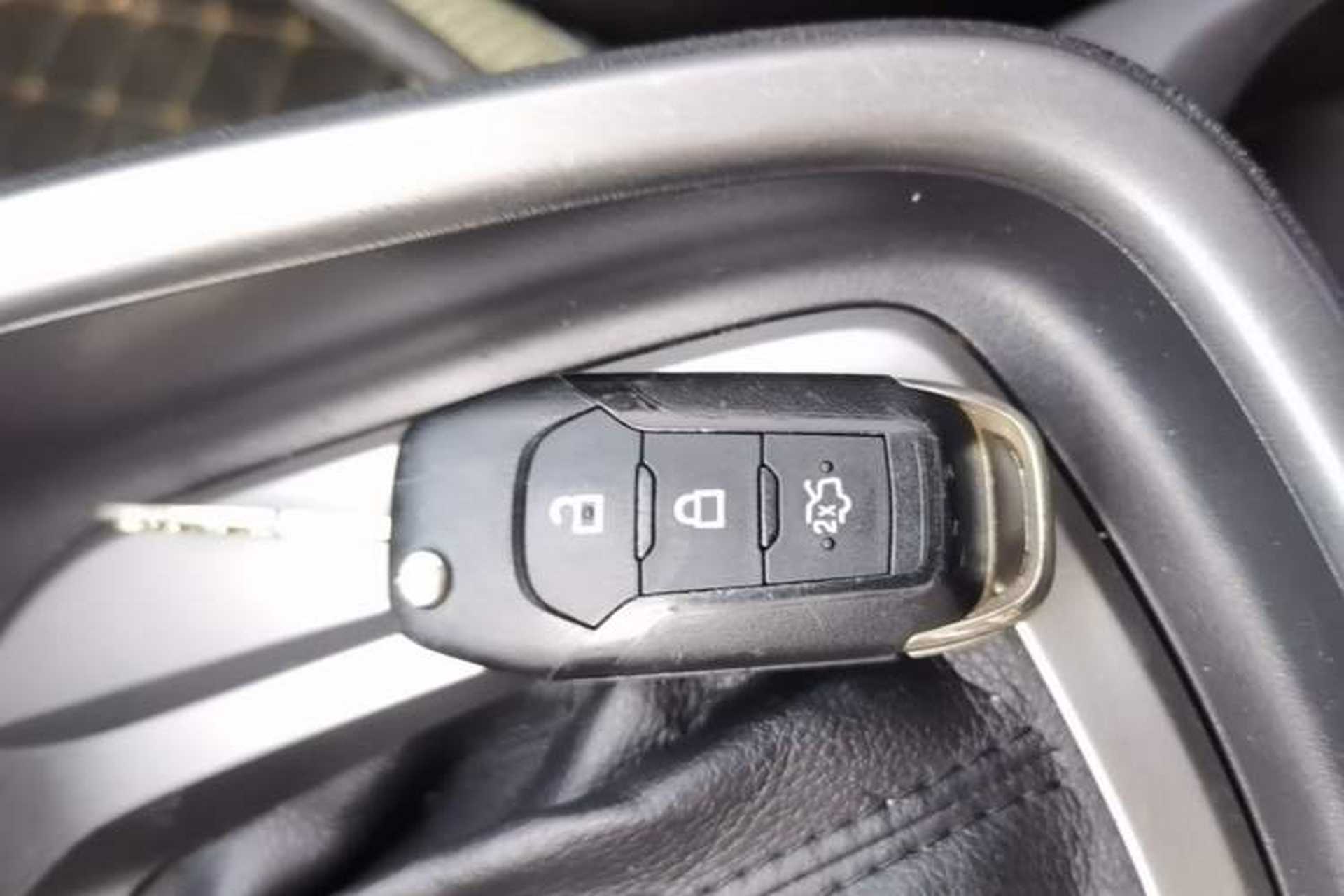 Used Ford Escort 2017 Happiness Edition 1.5L Automatic Fashion Version Vehicle Key