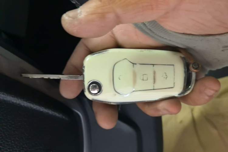 Used Ford Escort 2017 Happiness Edition 1.5L Automatic Fashion Version Vehicle Key