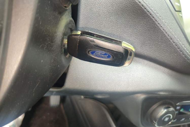 Used Ford Escort 2017 Happiness Edition 1.5L Automatic Fashion Version Vehicle Key