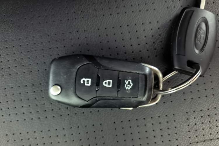 Used Ford Escort 2017 Happiness Edition 1.5L Automatic Fashion Version Vehicle Key