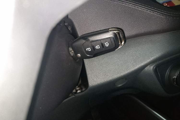 Used Ford Escort 2017 Happiness Edition 1.5L Automatic Fashion Version Vehicle Key