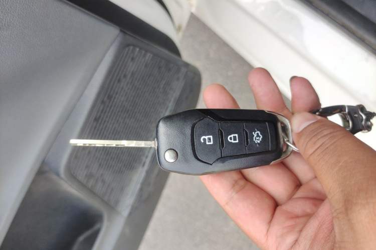 Used Ford Escort 2017 Happiness Edition 1.5L Automatic Fashion Version Vehicle Key