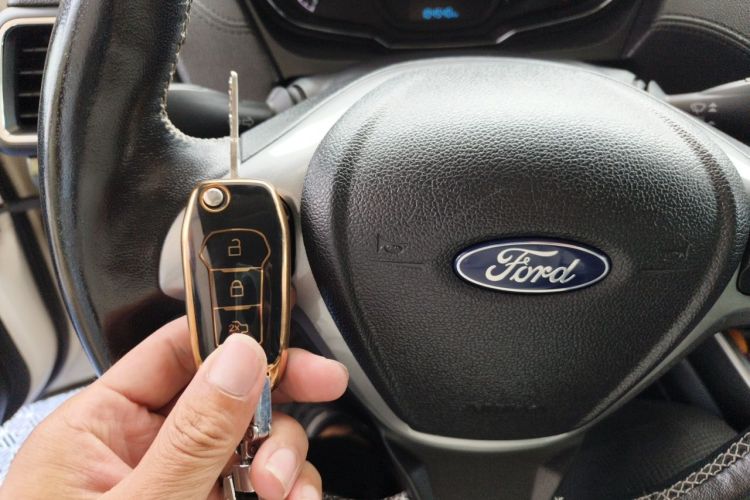 Used Ford Escort 2017 Happiness Edition 1.5L Automatic Fashion Version Vehicle Key