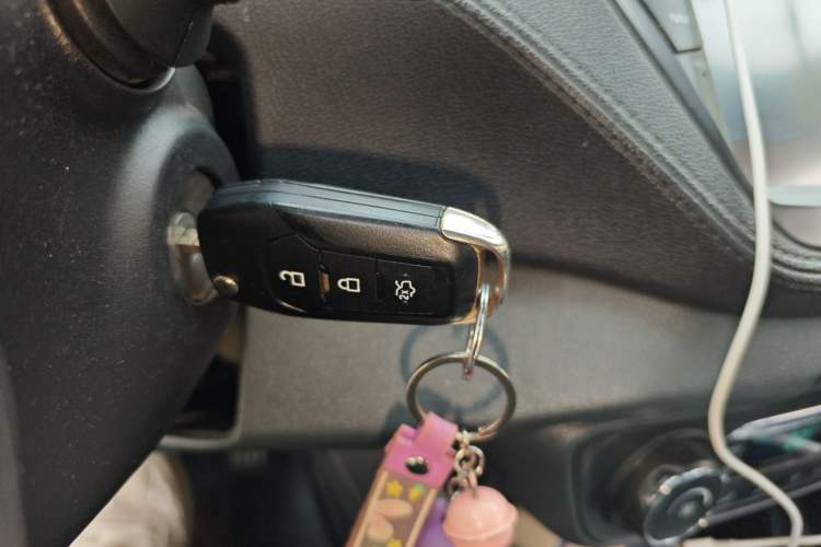 Used Ford Escort 2017 Happiness Edition 1.5L Automatic Fashion Version Vehicle Key